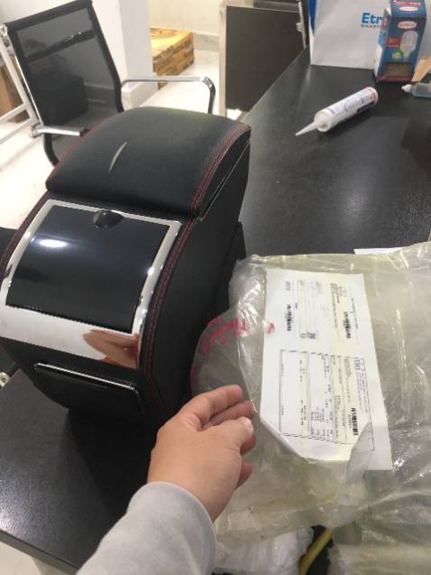 Mua 2 cái bình hoa mà giao 1 món đồ không liên quan, do nhờ người khác nhận dùm nên thanh toán luôn. Giờ báo với TIKI thì cũng nhận được email phản hồi, mã thu hồi này nọ nhưng từ ngày 23/4 đến nay là 4 ngày làm việc vẫn không thấy ai tới thu hồi hàng giao sai.

Mình có cả các đoạn video clip cắt ra từ camera an nình trong cty từ lúc nhận hàng đến lúc mở hàng ra nhưng cmt không load được video như ***.

Thật sự nản cách làm ăn ntn !