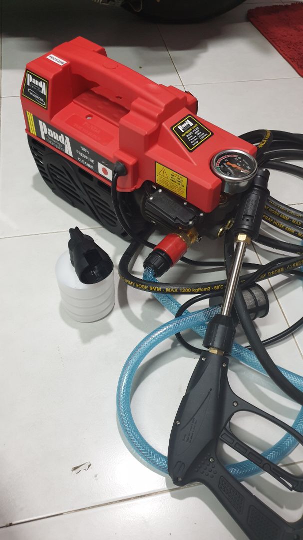 Vừa nhận được máy, *** thử ok,nhưng shop gởi hàng ko có tâm vậy ?gởi cho khách cái bình xịt dung dịch bị gãy chốt cài.vì sao khẳng định shop cố tình gởi như vậy ?vì trong thùng hàng ko có phần gãy này luôn.Yêu cầu đổi lại bình xịt hoặc trả lại kiện hàng nếu không giải quyết !