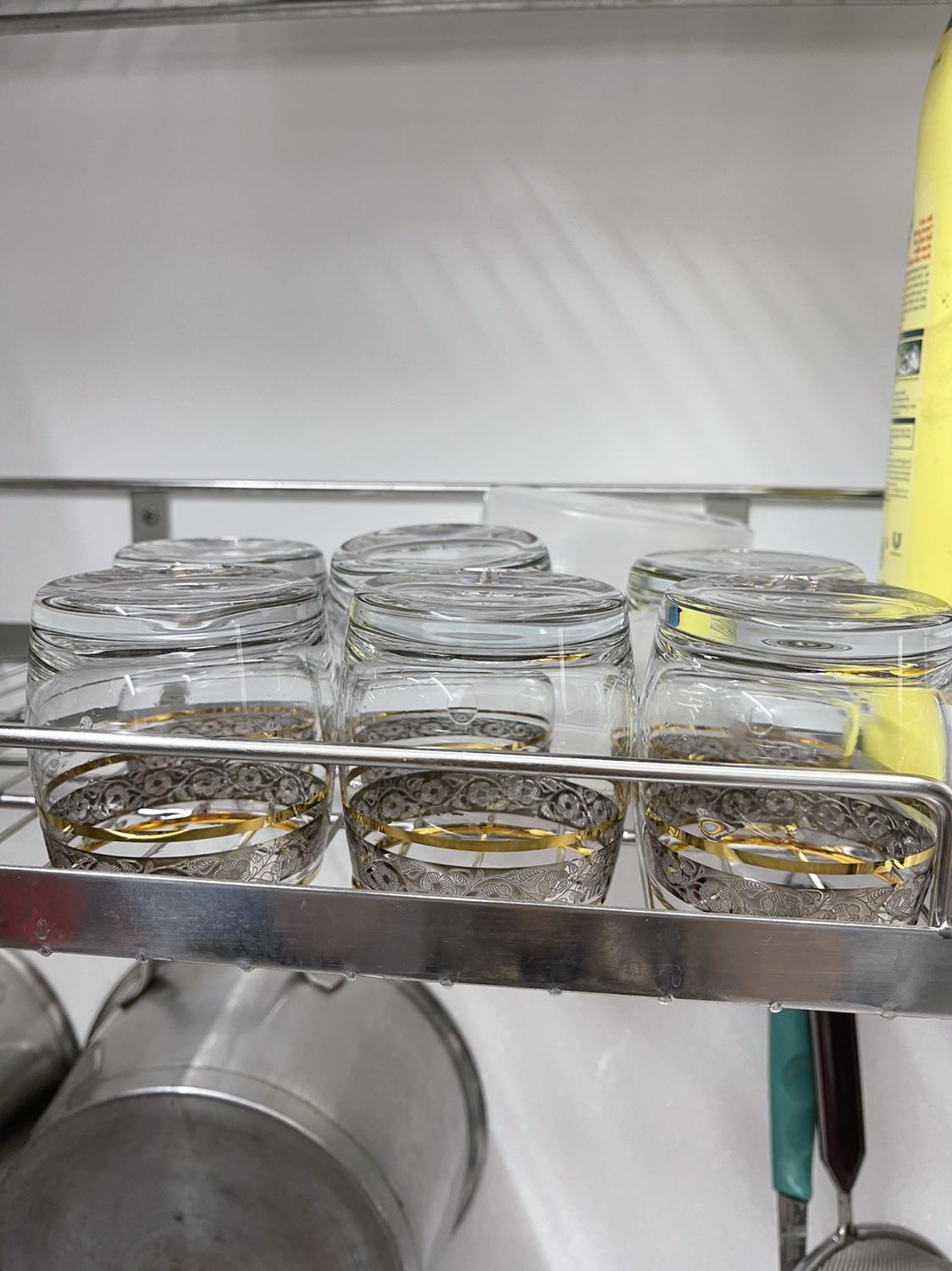 Thuỷ tinh mỏng, hoa văn thì đẹp