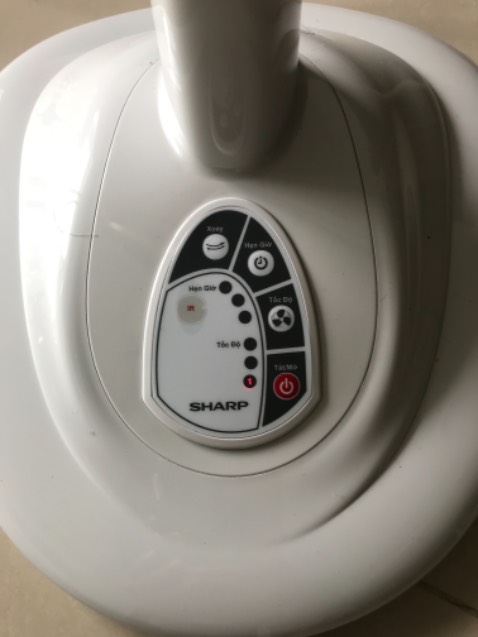 Quạt tốt, có điều khiển từ xa rất tiện, các nút bấm có vẻ bền vì không phải nút cơ thường gặp. Quạt mát hơn cây quạt trần 5tr.