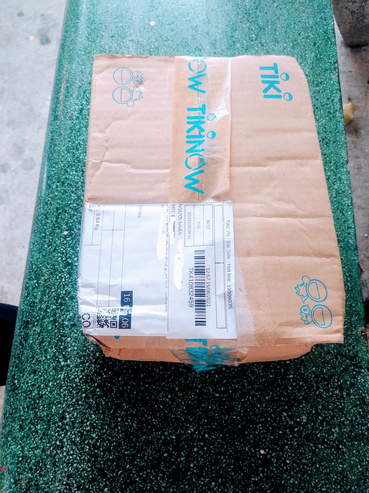 giao hàng nhanh.sản phẩm ổn. nhưng khâu vận chuyển hơi tệ nha: hộp móp méo, có dấu hiệu bị ướt. cũng may là sản phẩm bên trong không sao