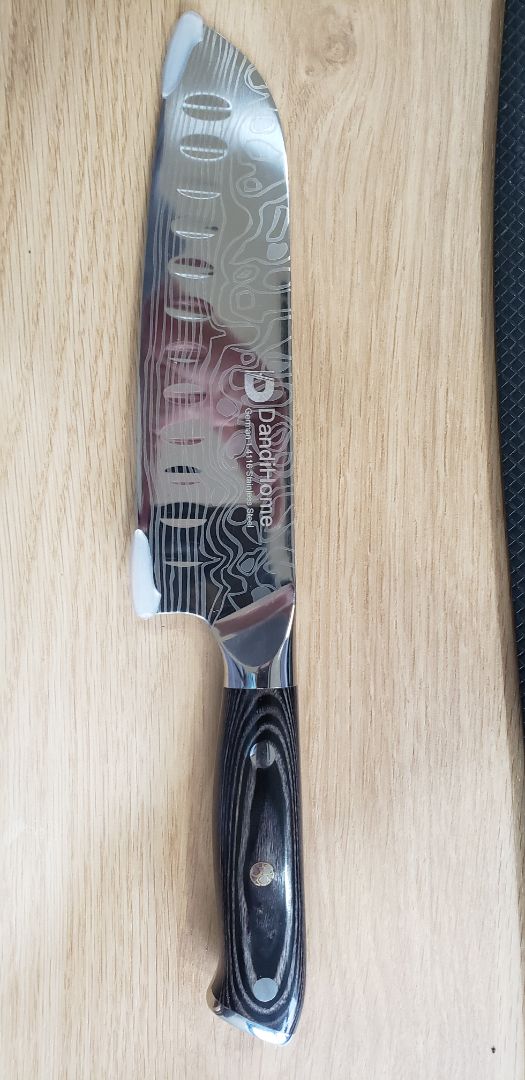 Dao hình thức đẹp, cảm nhận ban đầu là sắc, cắt giấy ngọt. Độ bền thì phải xem thời gian mới đánh giá được.