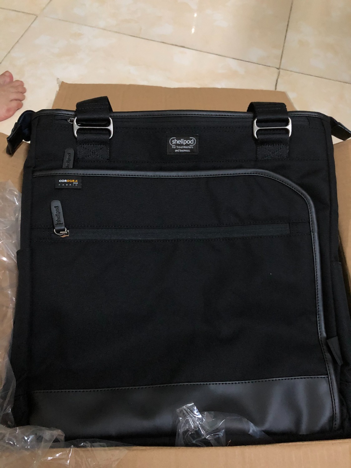 Lúc chọn mua mình đắn đo suy nghĩ nhưng khi mở hàng ra thì ngoài mong đợi của mình.Hàng rất đẹp như trong hình, đóng gói giao hàng rất kỹ lượng từ tiki đến nhà bán,chất lượng thì mình sử dụng một thời gian mới biết nhưng mình thấy từ vải chính đến vải lót chắc chắn và rất đẹp mình thấy rất ưng ý với sản phẩm này. 5 sao cho shellpod nhá .