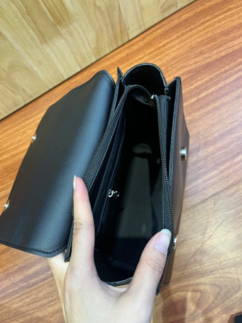 Balo size trung form đứng da mềm nói chung rất chuẩn 10/10 nha cảm ơn shop nhé
