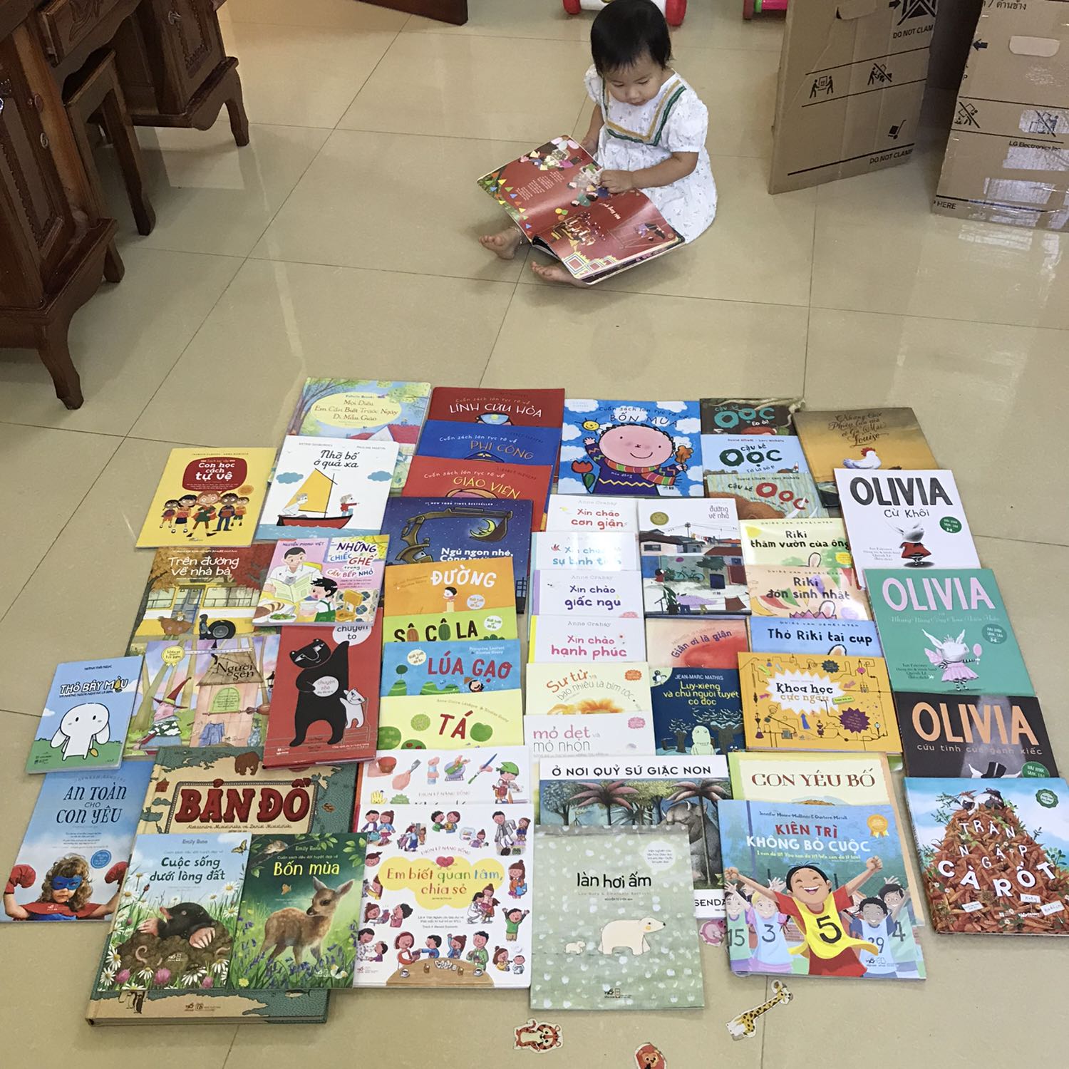 Sách mua dọn kho nhã nam, nghe mọi người kêu sợ tiki gói hàng bị móp méo. May mắn là mình không bị quyển nào, sách nội dung đều hay.