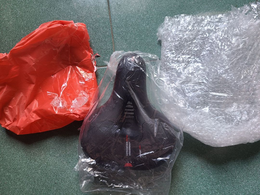 Mẫu mã đẹp, chất lượng, khuyến khích tất cả mọi người đi xe đạp nên mua để sử dụng. 10 điểm + 5 sao cho shop và tiki