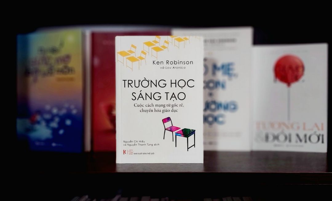 Cuốn sách này là tác phẩm quan trọng đúc kết kinh nghiệm giáo dục hơn 40 năm của Ken Robinson. Qua đây, ông muốn nói rằng giáo dục cần giống như chăm sóc một khu vườn có nhiều loại cây, cần phải có đủ điều kiện tốt cho mọi loại cây và cho miếng đất tốt, để chúng phát triển. Đây chính là nền giáo dục sáng tạo, nhân bản, và phù hợp với thế hệ trẻ và tương lai của đất nước. Cảm ơn Khải Minh Book (khaiminhbook.vn) và đối tác liên kết là cầu nối giữa tác giả và bạn đọc.
Mình luôn ủng hộ Tiki, chất lượng dịch vụ tốt và thân thiện với KH.