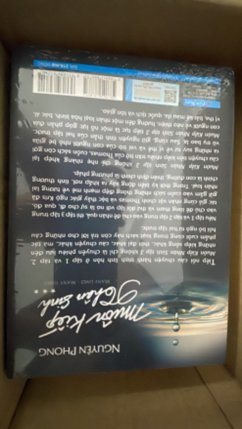 Shop đóng gói kỹ càng và chuẩn bị hàng cực kỳ nhanh luôn, mặc dù mình đặt hàng vào Chủ Nhật.
Sacha còn nguyên niêm phong và mới cứng luôn. Đợt này mua được giá tốt 163.500đ khá ok so với giá bìa. Thanks shop và Tiki nhiều nhé 🥰