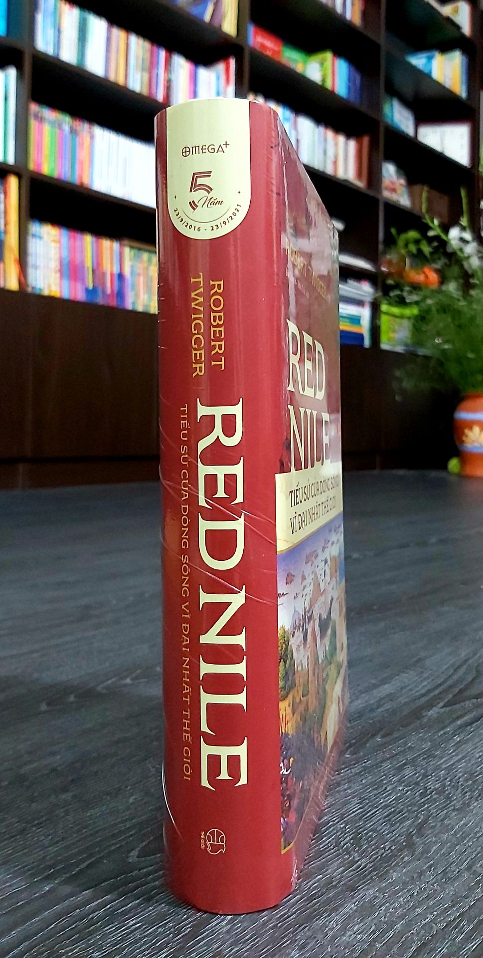 Sách đẹp, cầm chắc tay. Sách vừa về chưa kịp đọc nên mình chẳng thể chia sẻ về nội dung. Mình nhận được ưu đãi từ Tiki nên mua luôn. Khâu đóng gói và vận chuyển nhanh gọn và cẩn thận, mình nhận hàng trong vòng 2h với TikiNOW. Like & Thanks!