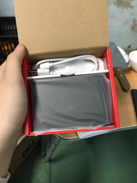 Kết nối ổn định nha mặc dù phòng t rất khó bắt mạng kể cả là mạng cá nhân. Đúng cứu vớt cuộc đời tui huhu. Bộ này nhận là nano sim, t dùng Vietnamobile được nha. Có hướng dẫn bằng tiếng Việt, dây sạc chứ k có nguồn, chân micro usb.