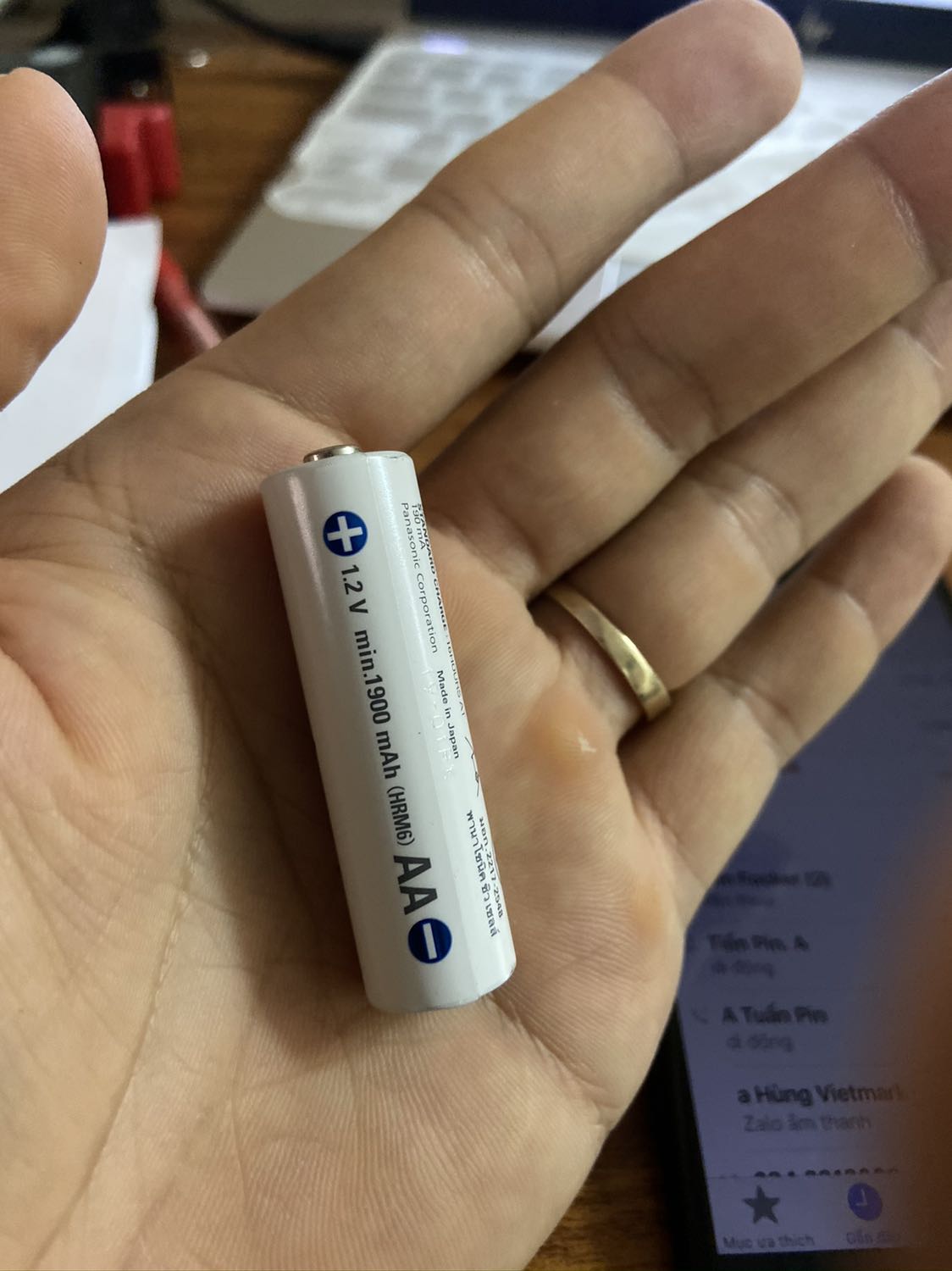 Chất Lượng sản phẩm đúng như mô tả . Thời gian sạc đầy pin rất nhanh và Pin rất bền. Dùng liên tục cho máy chơi game rất lâu pin ko hề hấn. 4 Pin được sản xuất tại Nhật
- Được tặng cả hộp bảo quản hãng rất xịn sò. 
- Gần tết chọn Tiki now để giao nhanh. Nói chung quá hài lòng