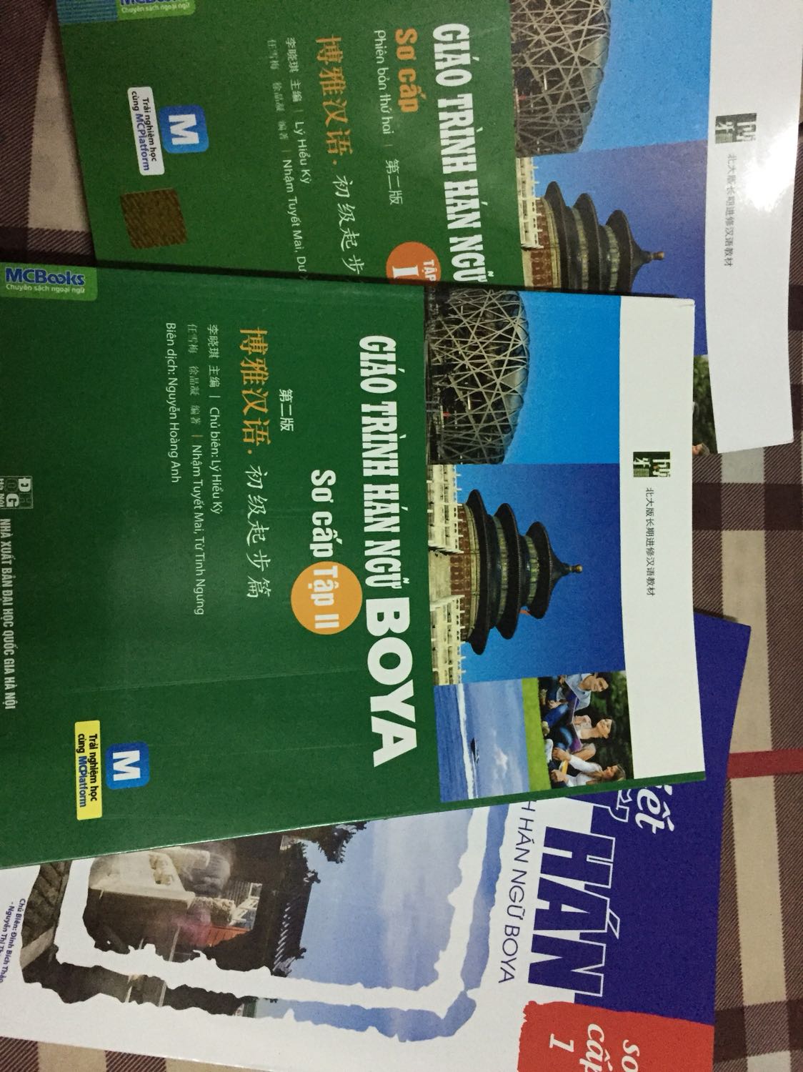 Tiki bán hàng mà không kiểm tra sản phẩm trước khi gửi cho khách hàng sao? Tiki gửi sách rách cho mình, sách rách nhu vậy mà còn gửi cho khách được nữa chứ.