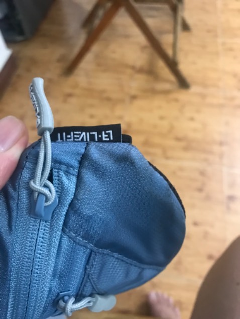 Túi xài tốt. Chỉ có vấn đề là bị bẩn 2 góc.