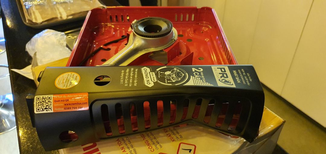 cho tôi hỏi một việc,  tôi mới nhận được cái lò gas mini nhưng bị móp nhiều vì chuyên chở,  tôi phải làm gì ? 
tiếc rằng trong tiki không có ghi số phone của chủ shop nên tôi phải liên lạc qua cách này