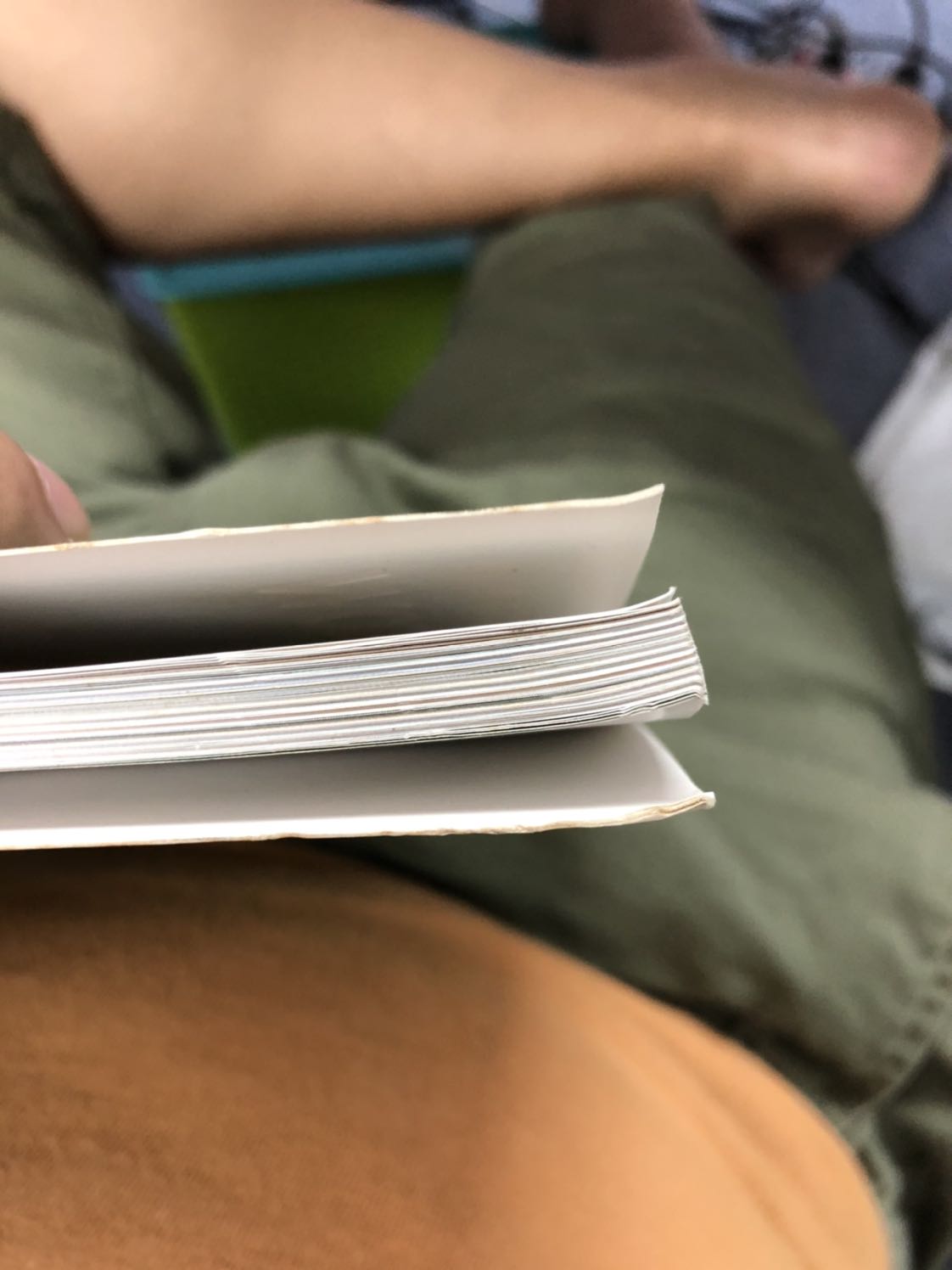 Chất lượng sách quá tệ, cong sờn mép sách. gáy sách có hiện tượng mốc vàng nhìn rất bẩn. Cảm nhận như đi mua sách từ hàng sách cũ thì đúng hơn