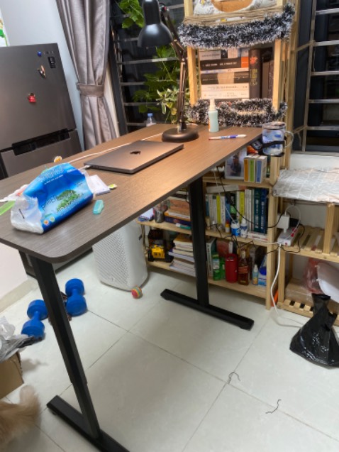 Cực kì hài lòng. Bàn khá dễ lawsp, hướng dẫn chi tiết,  hoạt động êm, chắc chắn 🥹 vặn ốc muốn gãy tay nhưng vẫn được coi là dễ vặn. Dsuowjc tặng phụ kiện nữa.