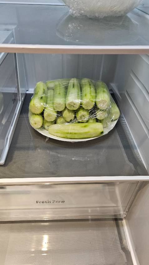 Máy hoạt động rất êm và mạnh, ép bã khá khô. Vệ sinh máy cg dễ, thank shop.