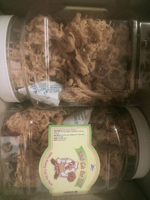 Date mới nên hsd khá xa, mùi vị không có gì đặc biệt, lần trước đặt khá thơm mùi bơ tỏi mà không hiểu sao lần này không thơm vậy nữa, với cảm giác hơi khô, khô gà bị vón cục nhiều lắm huhu