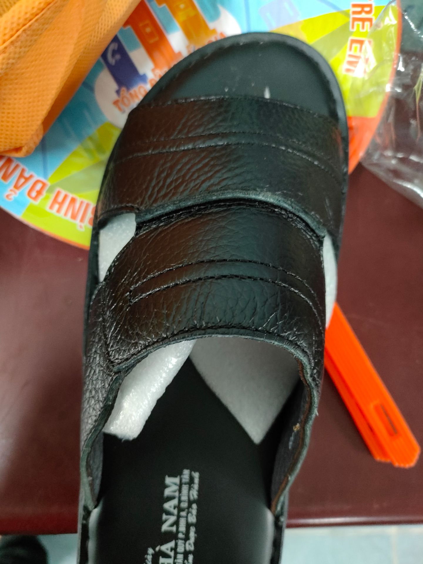 shop gửi hàng không dúng mẫu , làm ăn kì quá