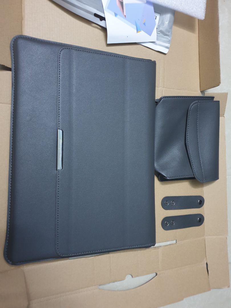 Bao bì sản phẩm đóng gói rất kỹ và đẹp, mở ra có phong bì lì xì rất ngạc nhiên, chất liệu và chất lượng sản phẩm quá ok đẹp như mô tả...shop uy tín sẽ tiếp tục ủng hộ shop.