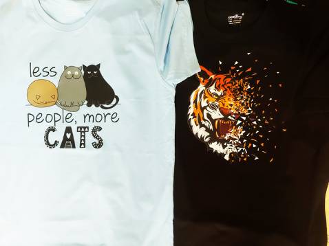 Giao lộn màu nhưng shop đổi lại rất nhanh chóng. Áo đẹp, vẫn cho 5*.