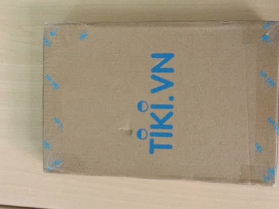 Nhà nào có bé thích tranh ảnh, đọc truyện thì nên mua. Giấy in màu rất đẹp và giao nhanh!