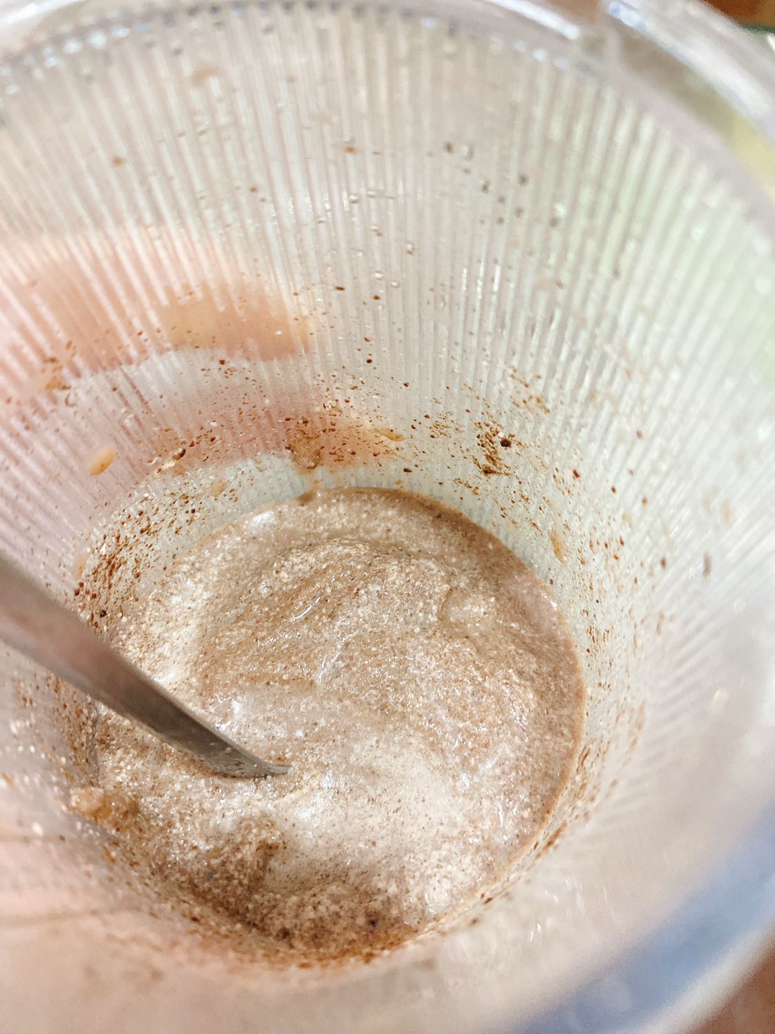 Rất tiện và xay được cả đá viên nhé 
Mình làm món Oreo yêu thích với bánh oreo,đá viên và sữa tươi. Thành quả 90% như máy xay lớn. Cả sinh tố chuối socola cũng vậy.
Mới mua về sạc 30phut là dùng được 5-7 lần xay rồi.