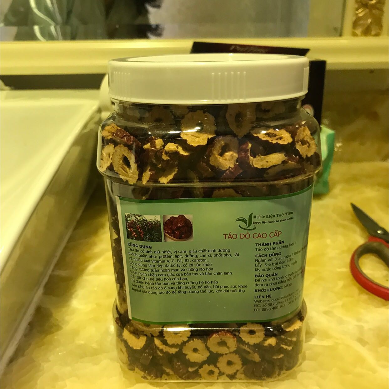 Táo ? ăn ngọt , giòn , pha trà uống ngọt nhẹ , đỡ mắc công lấy kéo cắt nhỏ , táo đã sấy khô nên để được lâu không sợ mốc .