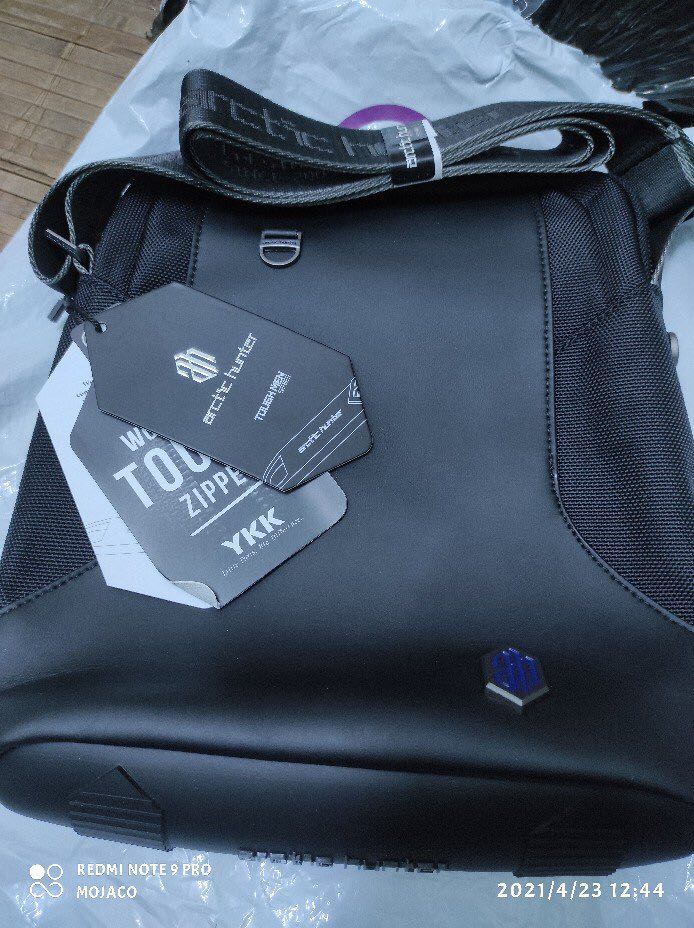 Sản phẩm đẹp, chắc chắn, màu rất hợp thời trang. Shop nhiệt tình, đóng gói cẩn thận.
Túi rất chắc chắn và vừa với người, có vẻ khá bền. Các bạn nên mua. Ủng hộ shop 5 sao