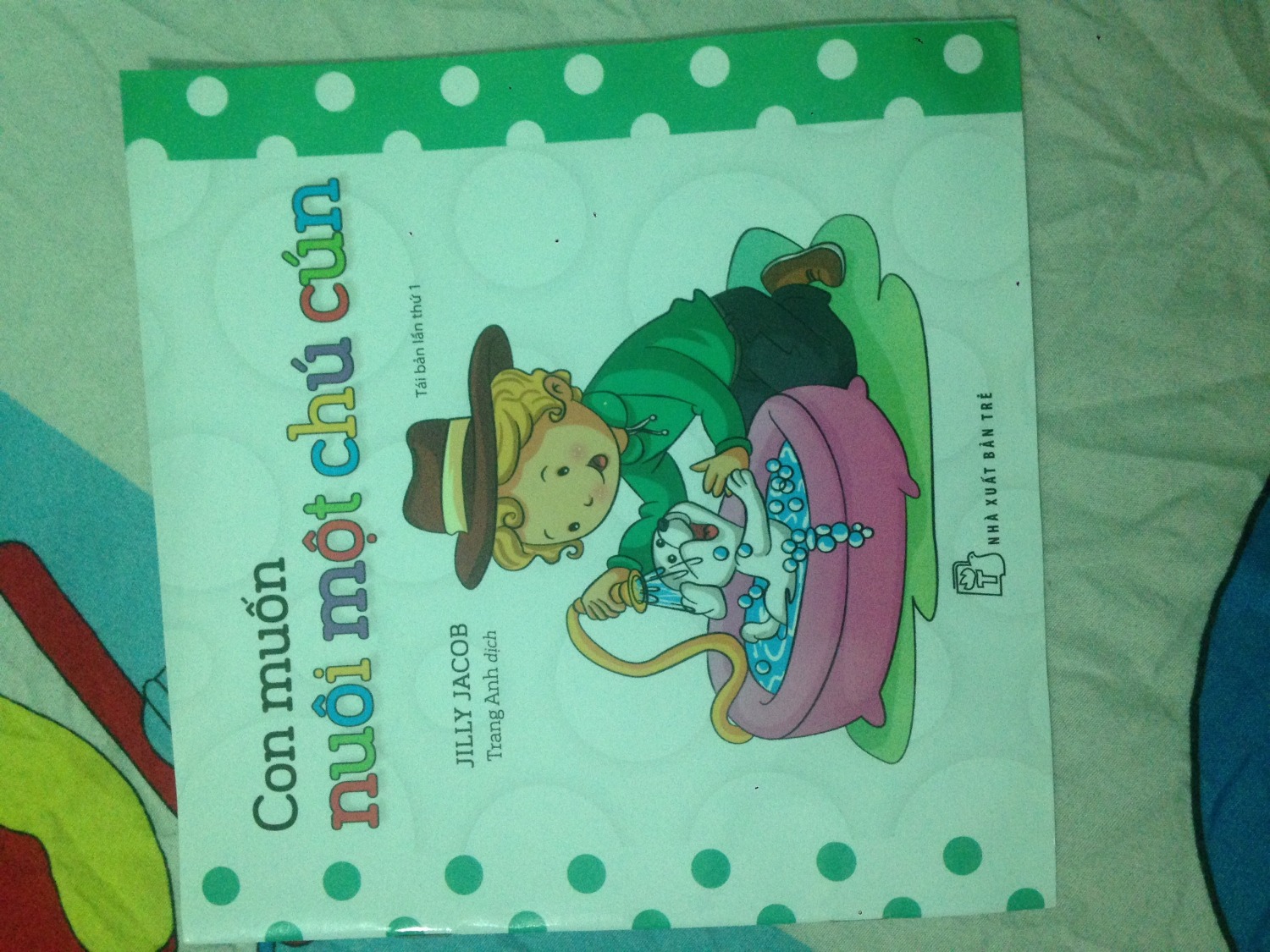 nội dung đơn giản, bé rất thích ạ. bé đọc xong yêu động vật hơn nữa ạ.