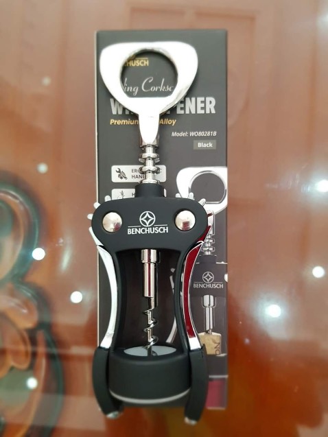 Dụng cụ khui rượu đẹp, chất liệu cứng cáp, sử dụng dễ dàng, giá tiền phù hợp