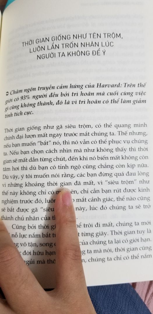 có nhiều câu để đời hay lắm đó. Nói chung là ổn, cuốn sách này thể hiện 1 sự nỗ lực nhất của những người đã nỗ lực. Mình chưa đọc hết sách, nhưng bản thân không thích phần trắc nghiệm tâm lí lắm, thấy nhàm. Và nội dung có thể tóm lại là đã cà rốt còn dám lười, những cái đầu nảy số ngoài kia còn chăm *** ra. Kiểu sinh ra đã.mang thiên phú, nhưng chính họ mới ươm mầm thiên phú nở hoa đấy.  Nhiều tranh sách cũng khá nhàm nên mình lật qua luôn, còn lại dễ đọc, dễ hiểu, thích thì mua:). Không quá xuất sắc nên cho 3 sao thôi.