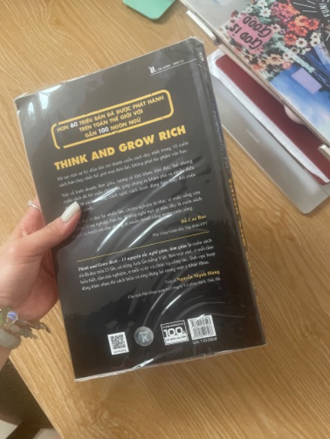 Mua nhiều lần không sao nhưng đây là lần đầu mình thấy bao sách tệ vậy, còn làm sách bị gãy nữa.