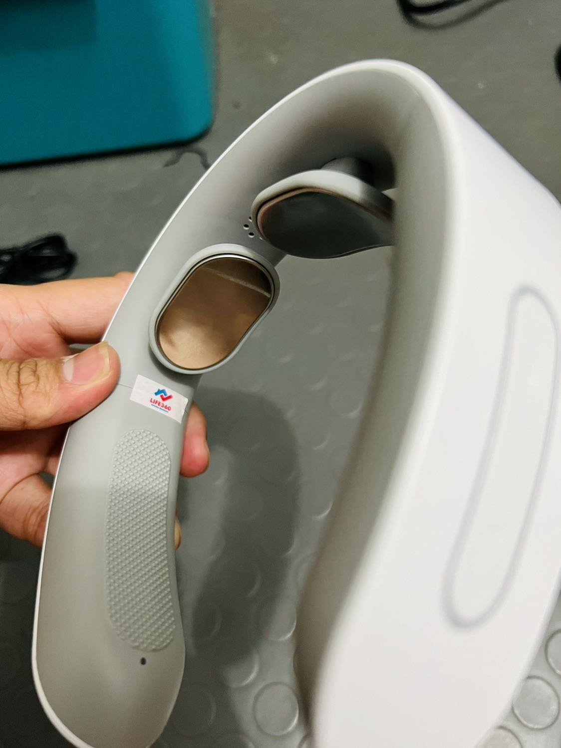 Ok lắm nha, tuy giá khá cao so vs thị trường và bạn Mi máy chạy ổn định, tiếng việt, nhiều cấu độ, càng cao thì hơi tê chút.