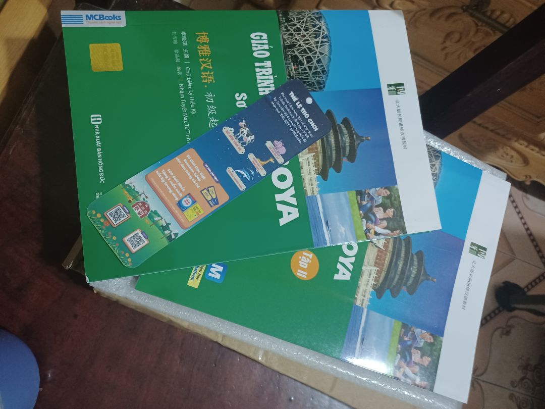 sách mới lắm nè, bọc kĩ, có cả tờ liệt kê giá luôn, có bookmark,sách thơm😂 lên chốt đúng lúc sale nên giá cũng cưng lắm, tóm lại chất lượng nhoaa, giao hàng nhanh nữa😻