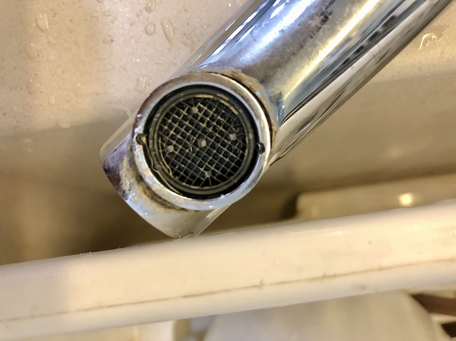 Giao hàng rất nhanh. Đóng gói hàng cẩn thận, hộp mới. Nhưng ko thấy có phiếu bảo hành trong hộp.