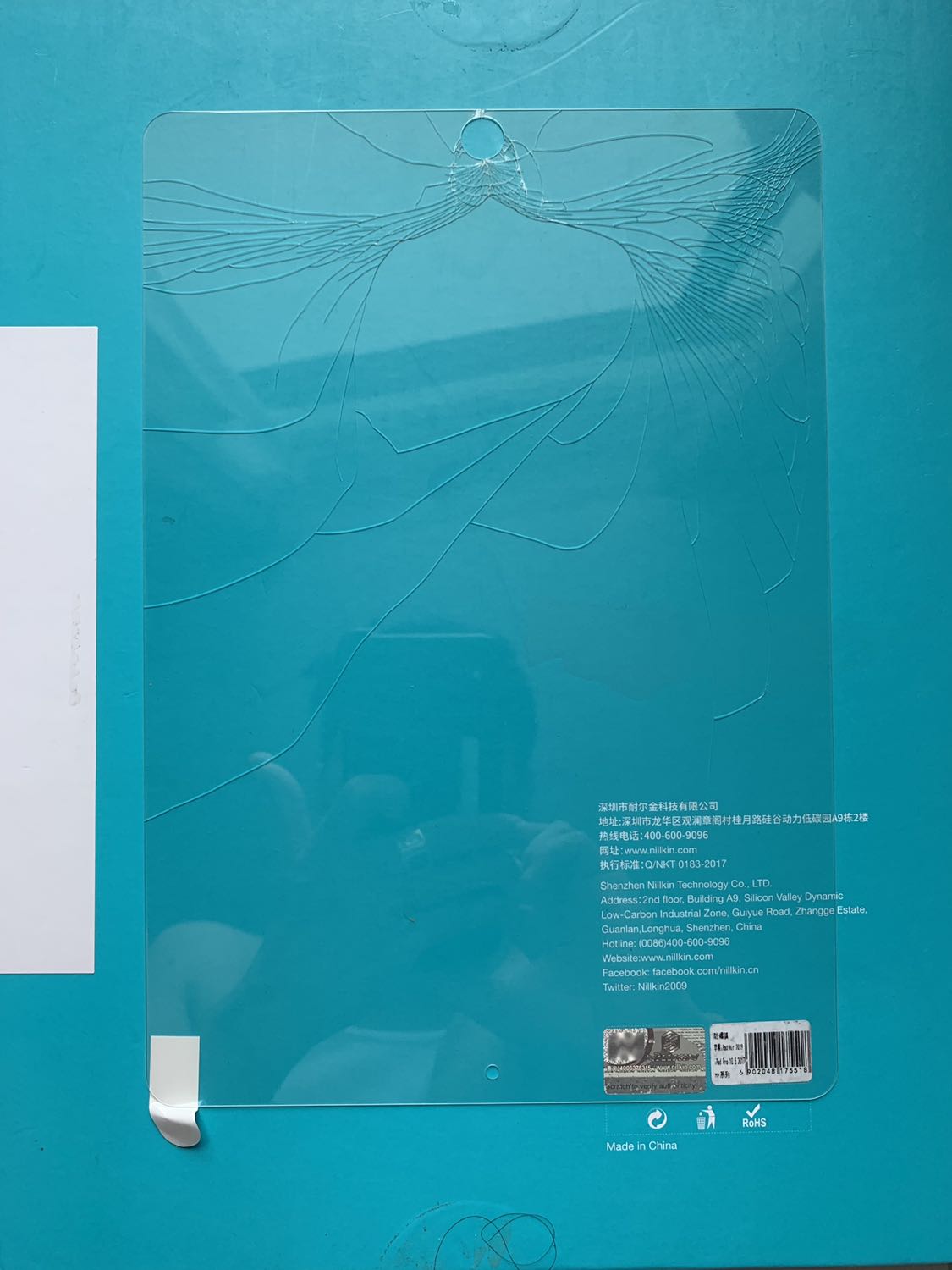 Hẹn giao hàng ngày thứ Hai, 03/08/2020; đến thứ Bảy, 08/08/2020 mới giao. Mở ra mặt kíng cường lực bị vỡ như hình, đề nghị shop đổi lại.