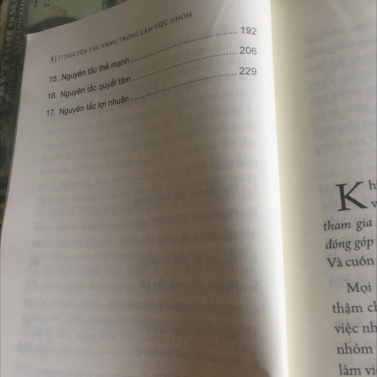 Sách đẹp, nội dung rất hay cho mọi người về các nguyên tắc trong làm việc nhóm. Ai mua thì nên chọn 1 vài nguyên tắc sau đó áp dụng thành của riêng mình nhứ. ?