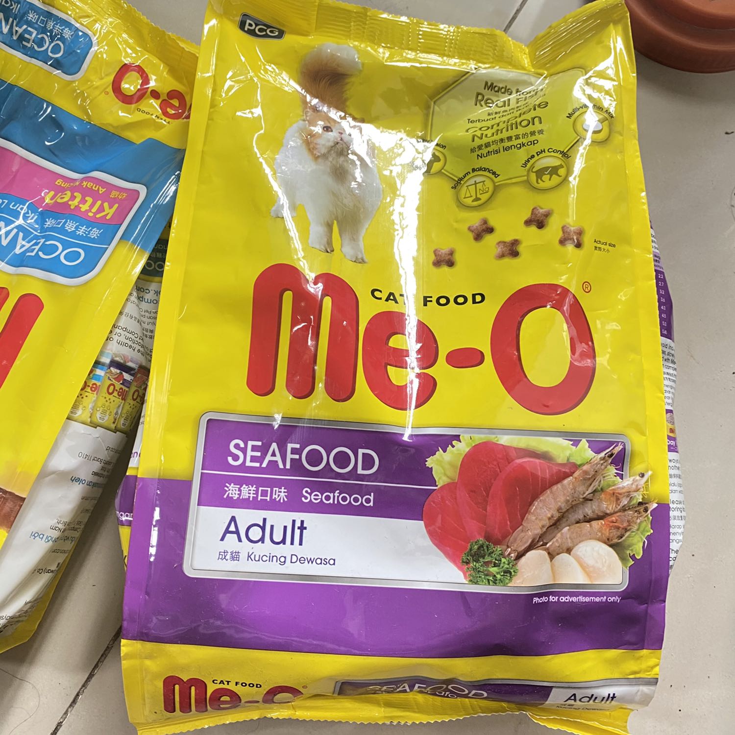 Tiki Trading thì luôn an tâm là hàng chính hãng. Mua ở tiki thì rẻ hơn so với mua ngoài hàng. Giao hàng quá là nhanh luôn mới đặt hôm qua thì hôm nay đã nhận được hàng rồi. Đóng gói cực kỳ cẩn thận hàng đến tay vẫn còn nguyên vẹn. Mèo nhà mình rất thích ăn loại này. Khi cho mèo ăn hè các bạn nên ngâm với nước để tránh trường hợp mèo bị sỏi thận nha. Sẽ tiếp tục ủng hộ Tiki trong tương lai ? Tiki Trading thì luôn an tâm là hàng chính hãng. Mua ở tiki thì rẻ hơn so với mua ngoài hàng. Giao hàng quá là nhanh luôn mới đặt hôm qua thì hôm nay đã nhận được hàng rồi. Đóng gói cực kỳ cẩn thận hàng đến tay vẫn còn nguyên vẹn. Mèo nhà mình rất thích ăn loại này. Khi cho mèo ăn hè các bạn nên ngâm với nước để tránh trường hợp mèo bị sỏi thận nha. Sẽ tiếp tục ủng hộ Tiki trong tương lai ?