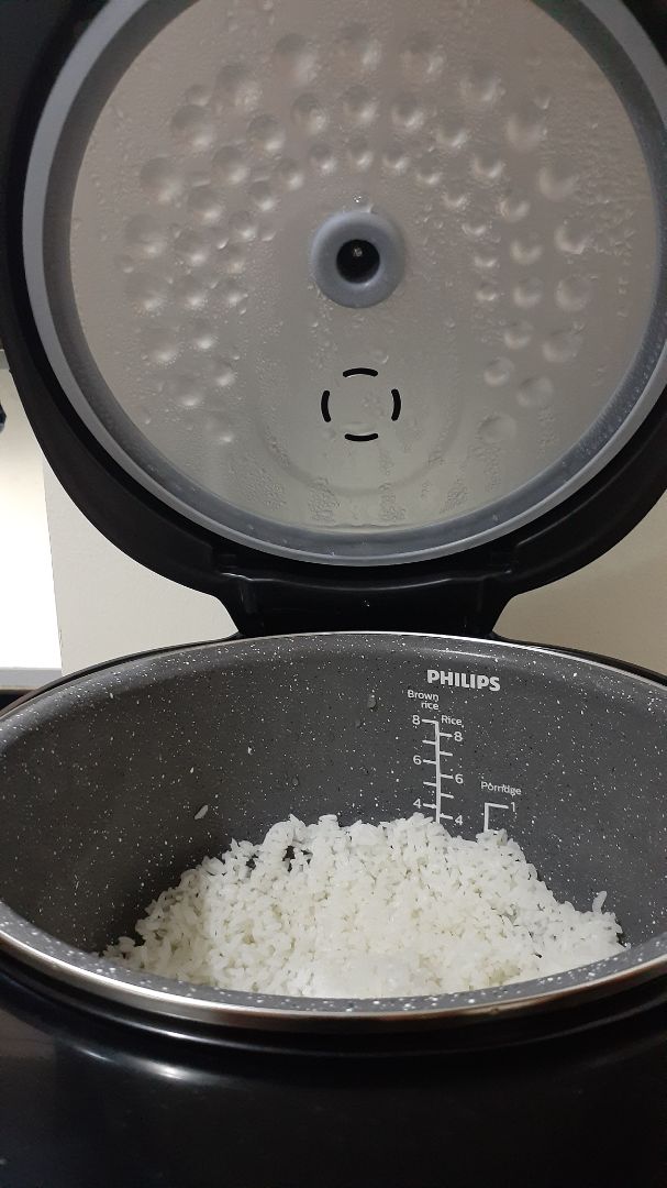 Sản phẩm bọc kĩ càng,cẩn thận. Nồi chắc chắn,cơm thổi 45p chín dẻo ngon.Chỉ có nhược điểm xíu là nước sẽ chảy xuống khi mở lắp.Nên các bạn cần mở nhanh tay thì sẽ Ok.