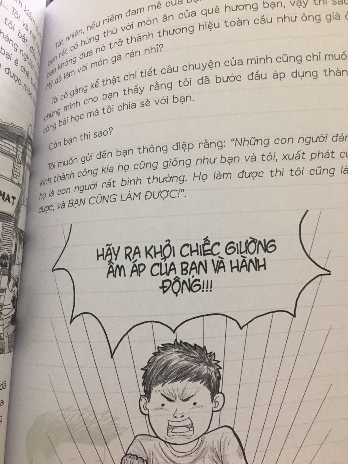 Tiki giao hàng nhanh, sách mới đẹp không bị cong hay vấn đề về chữ.
Về nội dung sách: Mình mua tặng em mình vì sang năm em thi Đại học. Trước khi tặng em mình có đọc hết được nội dung cuốn sách mình xin viết vài lời về nội dung cảm nhận riêng của mình. Sách được tác giả chủ yếu viết về con đường theo đuổi đam mê của tác giả cũng như là các dẫn chứng về những người thành công trên thế giới vì theo đuổi đam mê của mình. Sách không nói chủ quan là bạn nên theo ngành này ngành kia, mà tác giả muốn rằng bạn nên theo học ngành mà có thể giúp bạn có nền tảng (nền móng) vững chắc để tiếp tục theo đuổi đam mê của mình. Tóm lại một vài chương tác giả nói rằng chưa chắc theo đuổi đam mê sẽ làm bạn giàu có nhưng nếu theo đuổi đam mê của bạn thì sau này mỗi giờ phút bạn đi làm thì sẽ như là bạn đi theo đuổi đam mê của mình mỗi ngày chứ không phải là mỗi sáng thức dậy trong suy nghĩ mỗi người sẽ là “hôm nay lại phải đi làm, thật là một ngày tồi tệ”. Nội dung cuốn sách được tác giả lấy ví dụ nhiều dẫn chứng cụ thể của người nổi tiếng thành công trên thế giới. Tác giả cũng khuyên người đọc rằng nên hành động đưa Việt Nam có thể hội nhập với thế giới, hãy hết sức mình học và làm để có thể tốt hơn trong cuộc sống sau này. Nói chung là khuyên chúng ta nên theo đuổi đam mê chứ đừng nên vì người thân hay vì ngành này hot ngành kia dễ xin việc mà chọn chuyên ngành đó để sau này phải hối hận.
Đây là vài dòng cảm nhận của mình sau khi đọc sách, mong rằng một phần nào đó giúp các bạn đang còn phân vân về vấn đề chọn chuyên ngành cũng như các bạn sinh viên đang ngồi trên giảng đường một phần nào đó biết thêm thông tin để trước khi có quyết định mua sách. Mình cảm ơn! :)