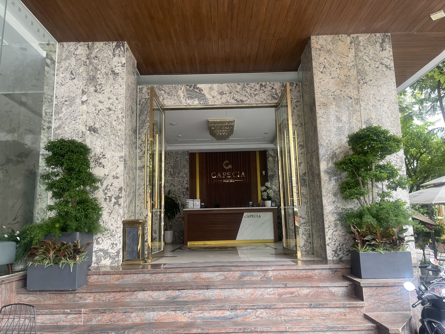 Nồi chắc chắn, dày dặn, chất lượng tốt. Nhiều tính năng, dễ sử dụng, van xả êm. Mình đặt thêm 1 chiếc nữa.