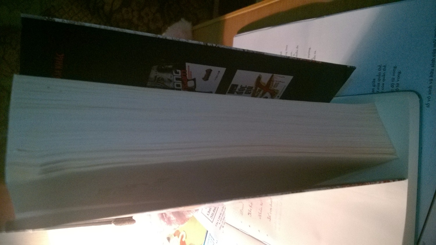 Sách Tiki bọc rất đẹp và cẩn thận, nhìn rất thích, giao hàng nhanh, đúng hẹn.
Mình thích thể loại truyện trinh thám và Lôi Mễ với series này là 1 trong những tác phẩm yêu thích nhất, của mình, nội dung lôi cuốn, kịch tính, không đoán trước được, đậm chất tâm lí tội phạm học.
Cuốn sách này nằm trong series làm mình phải tích tiền mua hết những cuốn còn lại =)))