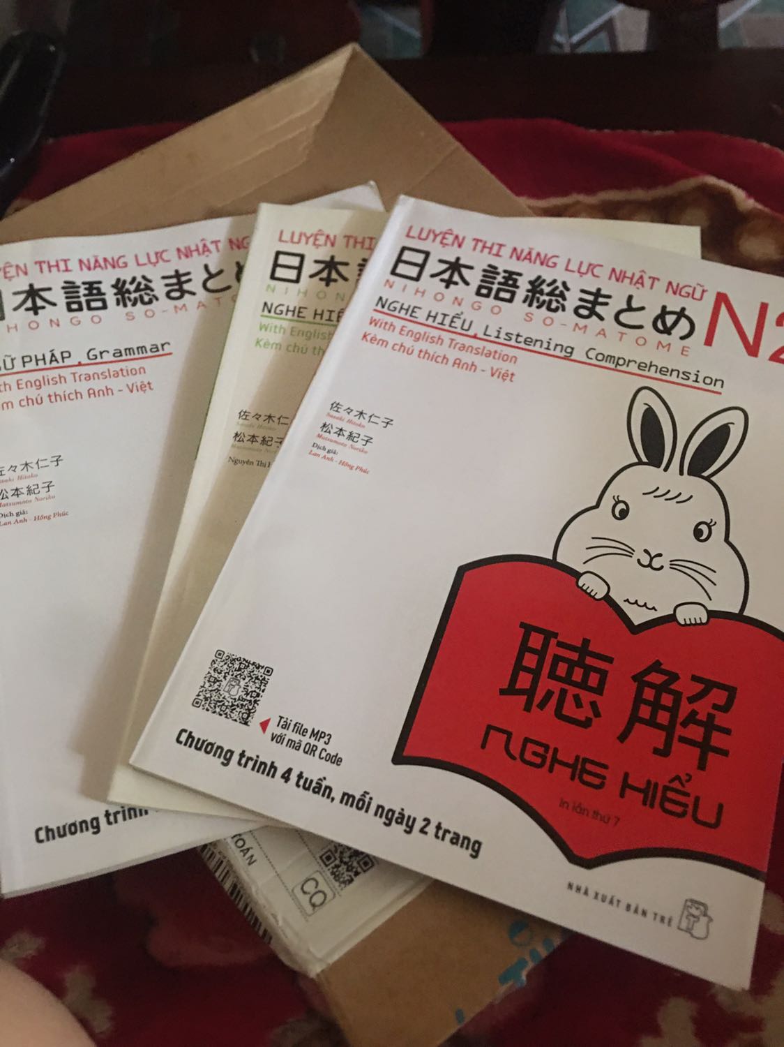 Giao hàng nhanh lắm luôn á, kiểu k ngờ là nhanh tới vậy luôn á, đặt chiều hôm trc mà sáng hôm sau có rồi dù dùng gói tiêu chuẩn, giá hạp lý với lại sách mới lắm nha Giao hàng nhanh lắm luôn á, kiểu k ngờ là nhanh tới vậy luôn á, đặt chiều hôm trc mà sáng hôm sau có rồi dù dùng gói tiêu chuẩn, giá hạp lý với lại sách mới lắm nha