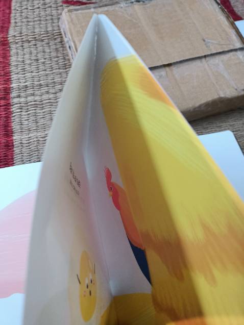 Sách đẹp, sản phẩm giao đúng hạn và gói hàng cẩn thận. Có một điểm trừ là một số trang của sách bị lỗi chưa được cắt rời hết, mình phải lấy kéo cắt ra. Nhưng nhìn chung bộ sách này ổn mình khá hài lòng.