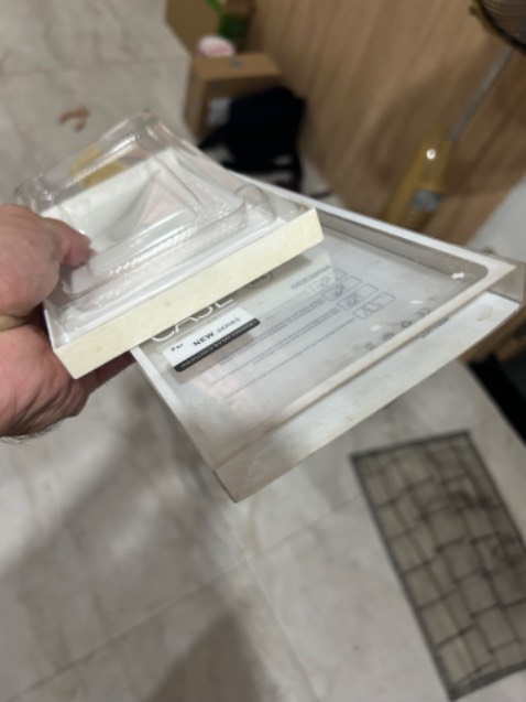 Đóng gói cẩu thả, hàng cũ rất cũ, không giống như mô tả. Treo đầu dê bán thịt ***.