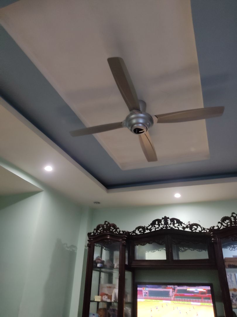 gió mạnh chạy êm