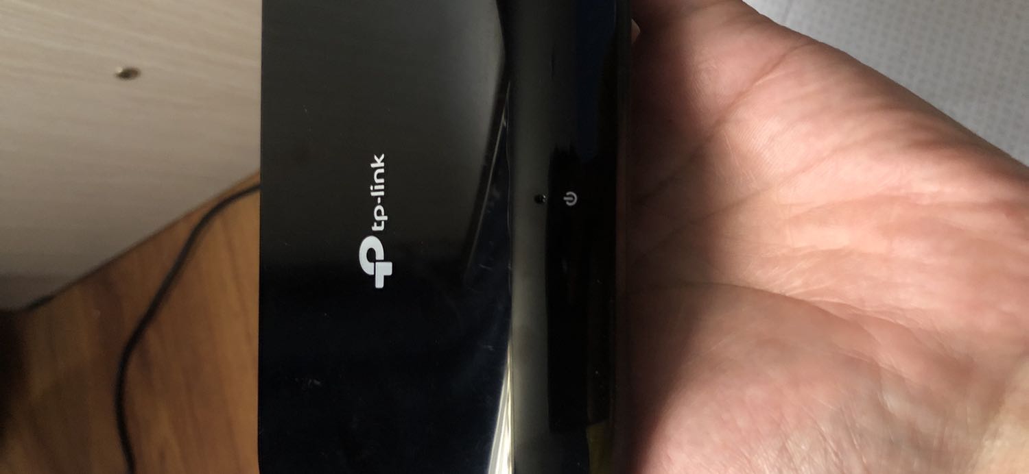 Là sản phẩm đời cũ 1 đèn led k như hình quảng cáo. Công nghệ tiết kiệm điện nhưng cắm điện vô thôi là rất nóng. Đỉnh điểm k nhận mạng, gọi tp-link hỗ trợ thì bảo liên hệ tiki để hỗ trợ bảo hành, nhắn tiki hệ thồng tự động để gặp nhân viên thì chờ cả tuần không ai gọi. Sai lầm là mua cận tết chỉ nhìn xem sp giao ngay được không chứ không xem đánh giá.