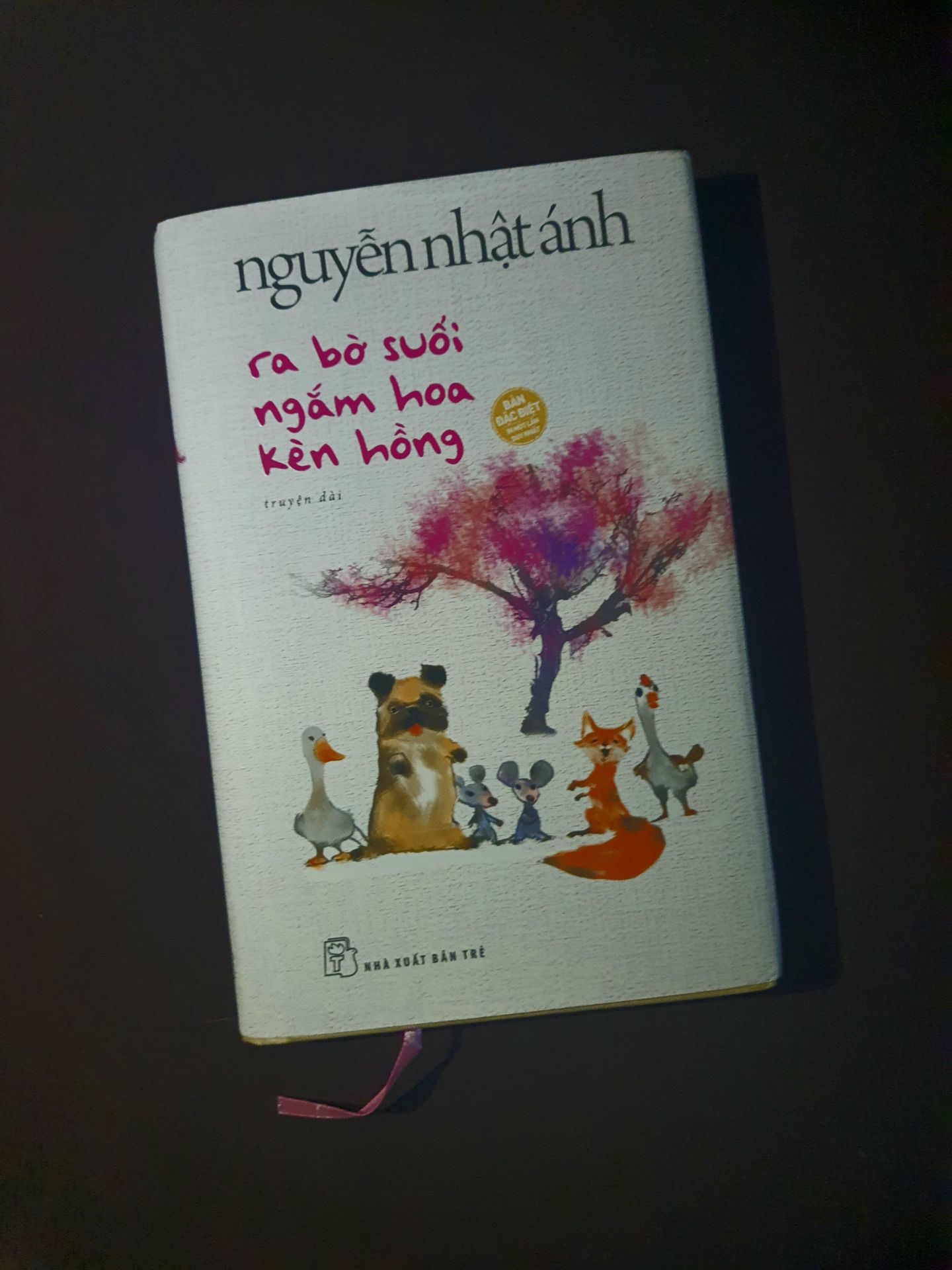 Sách đẹp, shop đóng gói kĩ. Rất là thích luôn ^^.