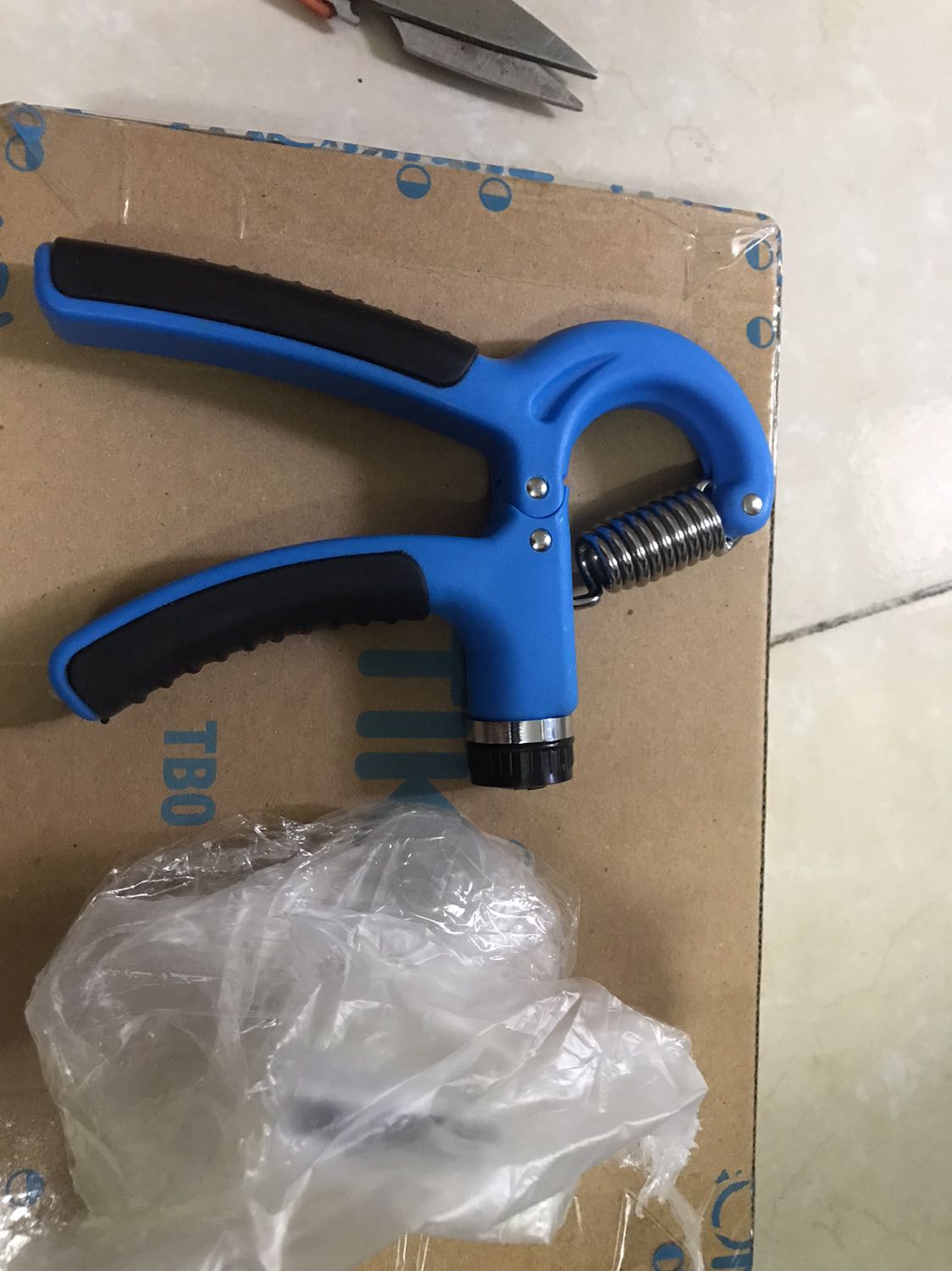 lực bóp khá chắc chắn, dụng cụ luyện tay khá tốt, có nhiều mức độ từ 5 đến 60 kg. hài lòng với chất lượng so với mức giá